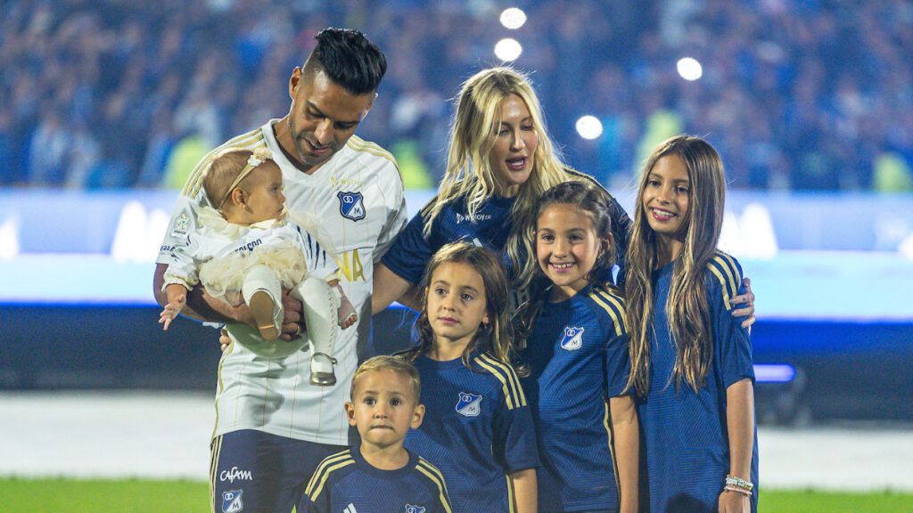 Falcao García, Lorelei Tarón y sus hijos. - Vizzor Image.