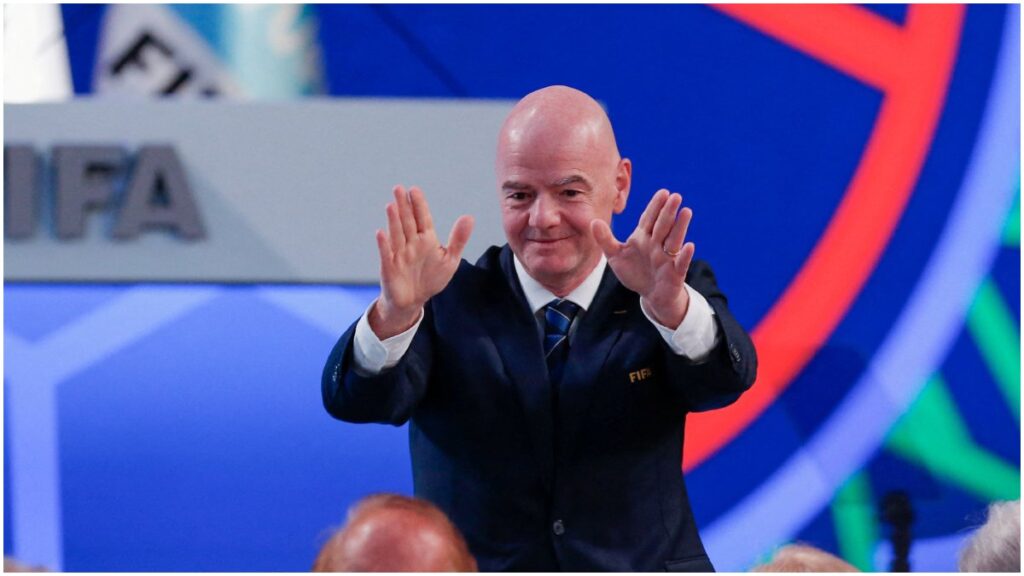 Gianni Infantino firma acuerdo de transmisión de partidos de la FIFA | Reuters