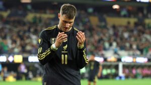 La sequía de Santi Gimenez: 10 partidos y casi dos años sin marcar en partido oficial con México