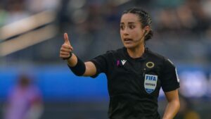 ¡Histórica! Katia Itzel García, la primera arbitra en pitar un partido de Copa Oro
