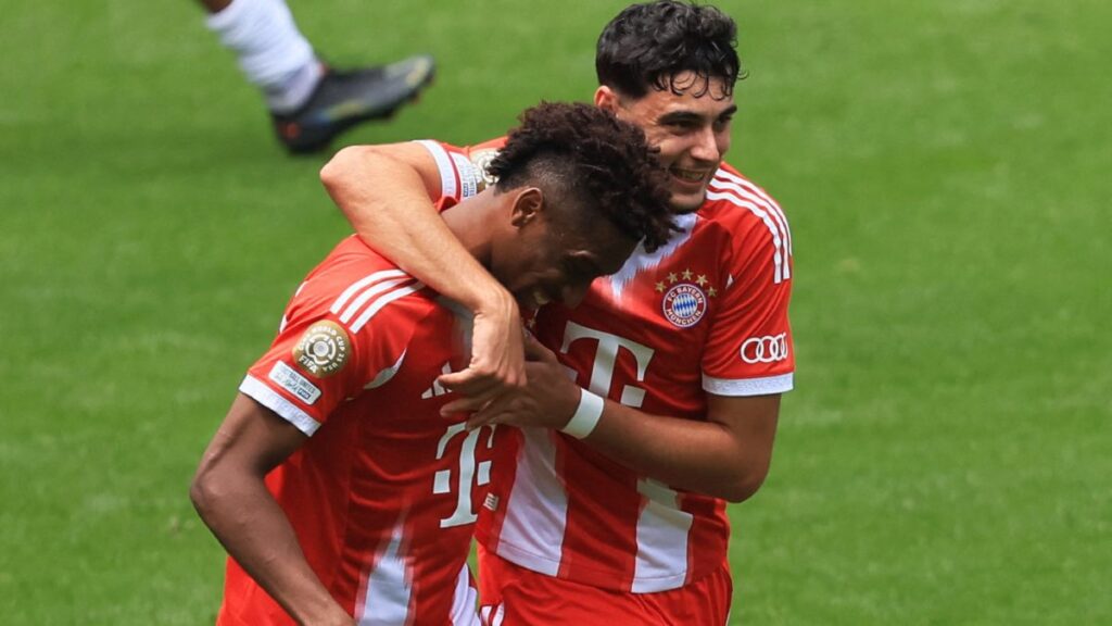 Kingsley Coman se hizo presente por partida doble y con pase para gol en apenas 20 minutos del juego ante Auckland City