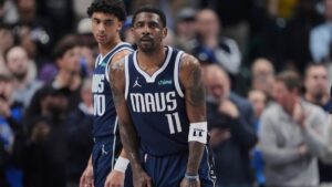 Kyrie Irving renueva con los Mavericks por tres años más