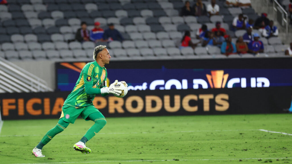Keylor Navas, durante el juego frente a Surinam. (Reuters)