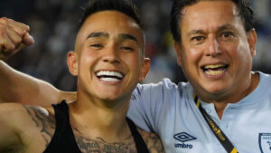 ¿A cuántos goles está Oscar Santis del podio de goleo histórico de Guatemala?