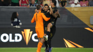 Honduras le tira la historia encima a Panamá y se mete en semifinales de la Copa Oro 2025