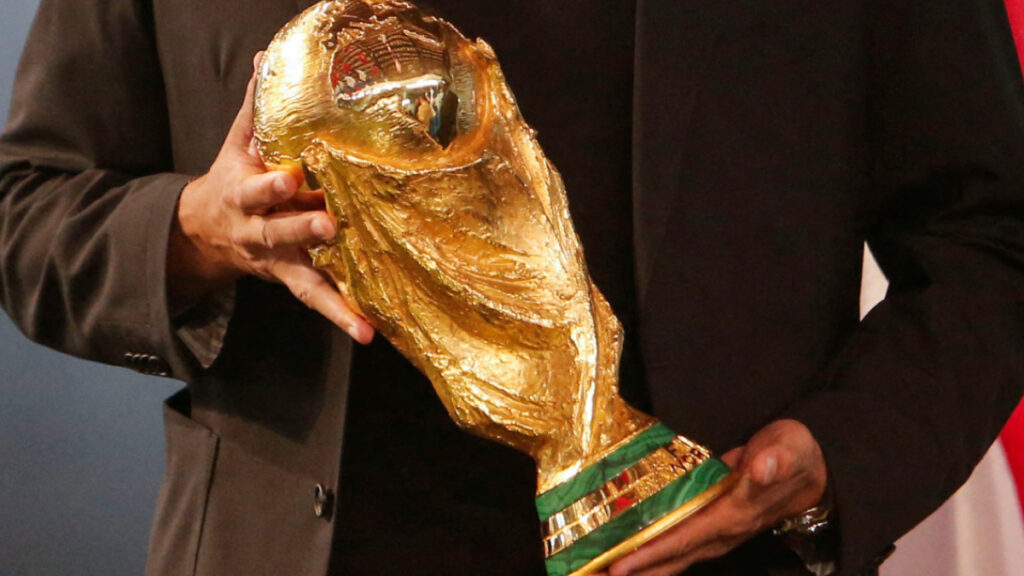 El trofeo de la Copa del Mundial de la FIFA. (Reuters)