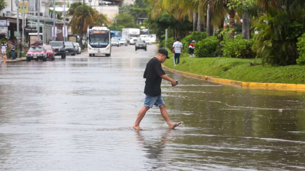 La tormenta Bárbara ya causa lluvias en Acapulco