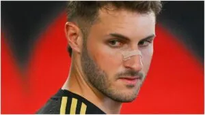 Santiago Gimenez atraviesa semanas claves en Milan con futuro todavía indefinido