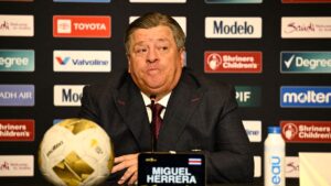 Miguel Herrera revela que será raro enfrentar a México, pero que quiere llevarse la victoria en la Copa Oro