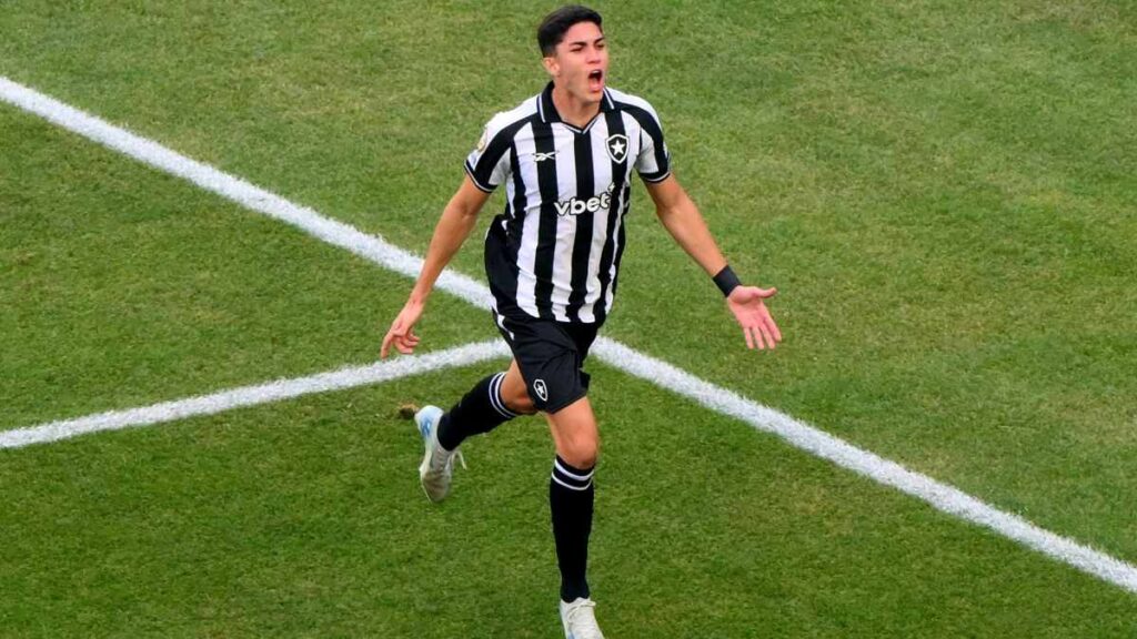 Jair Paula en celebración del primer gol de Botafogo