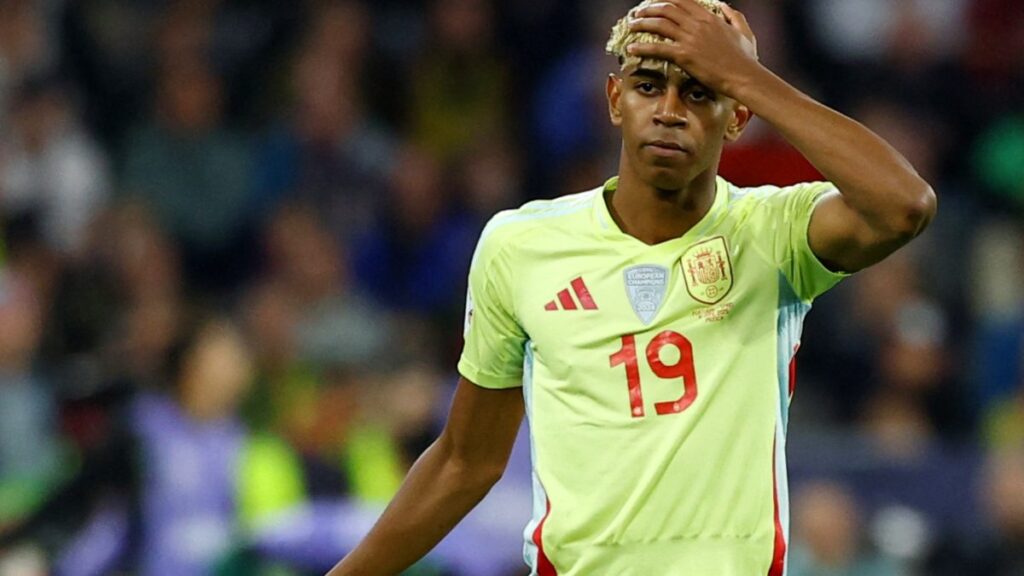 Lamine Yamal durante la derrota ante Portugal