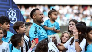 Neymar extiende su contrato con Santos por seis meses