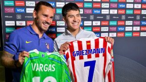 Obed Vargas cumple su sueño y conoce a su ídolo, Antoine Griezmann