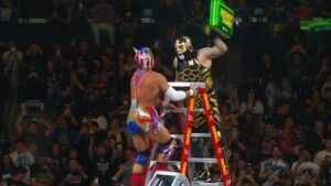 Penta Zero Miedo se queda sin el maletín en Money In The Bank; Seth Rollins se hace del contrato