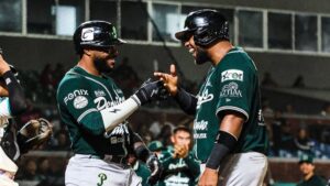 Pericos se impone en extra innings ante Saraperos y arranca la serie con victoria