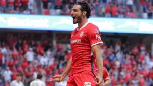Pollo Briseño opina sobre el exceso de partidos y habría sacrificado vacaciones por jugar con México