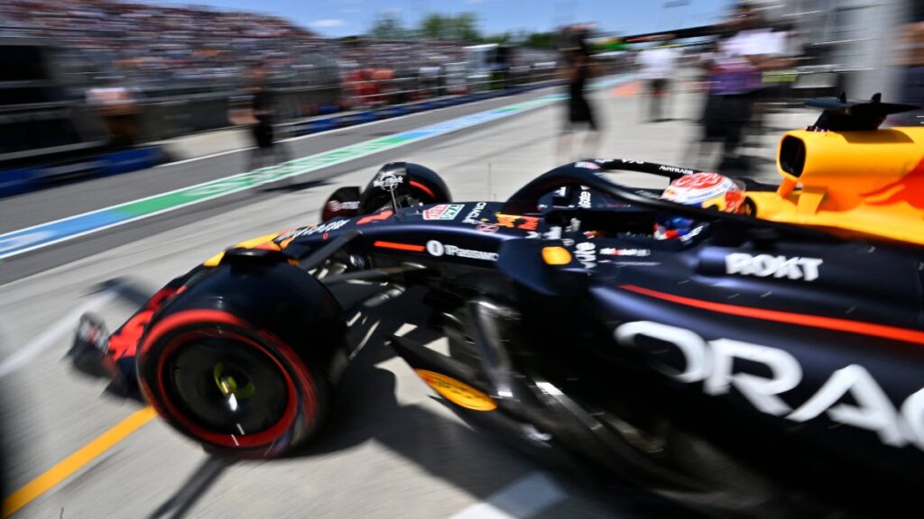 Coche de Red Bull durante unas prácticas