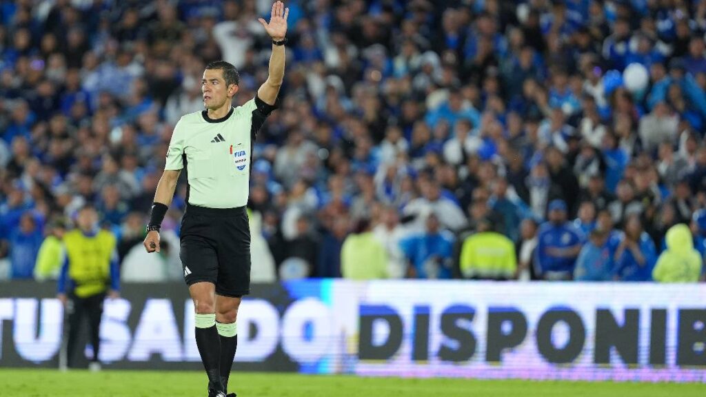Andrés Roja, árbitro central del Millonarios vs Santa Fe / Vizzor