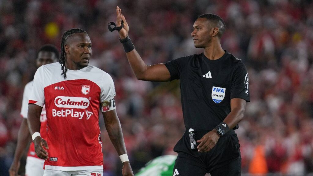 Diego Ulloa, árbitro central de la final ida / Vizzor