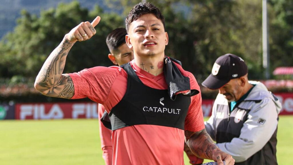 Alexis Zapta entrenando con el rojo capitalino / Foto: Santa Fe