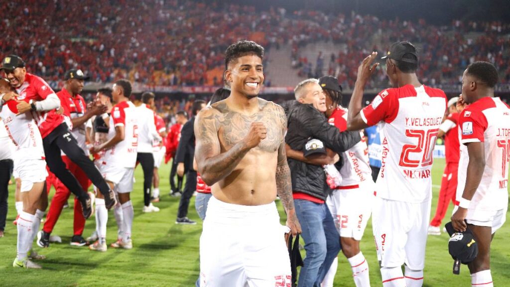 Harold Santiago Mosquera celebrando el título de Santa Fe / Vizzor