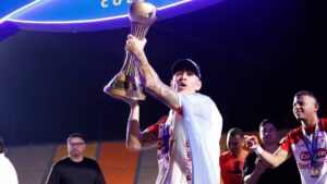 Emmanuel Olivera recuerda a Millonarios en la celebración del título de Santa Fe