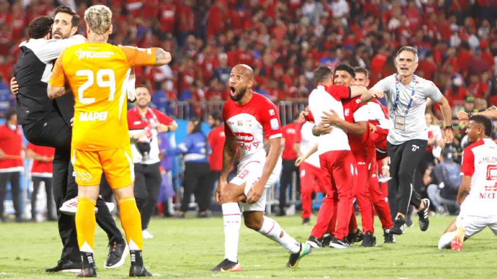 Edwar López celebrando el título de Santa Fe / Vizzor