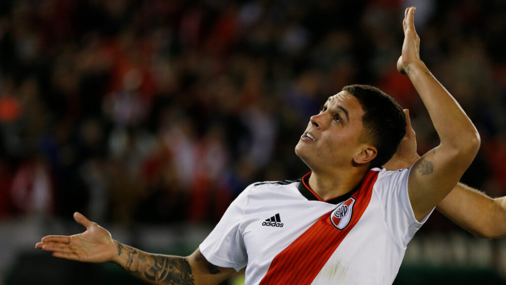 Juan Fernando Quintero celebra un gol con River Plate. - AP.