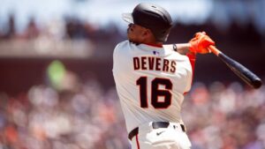 ¡La ley del ex! Rafael Devers pega su primer cuadrangular en la victoria de Giants ante Red Sox