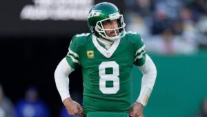 Aaron Rodgers firma con los Steelers y pone fin a una larga novela