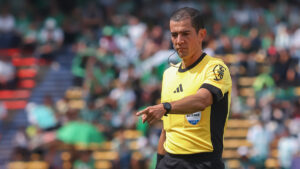 Andrés Rojas, árbitro bogotano para el Millonarios vs Santa Fe: ¿cómo le ha ido en el derbi capitalino?