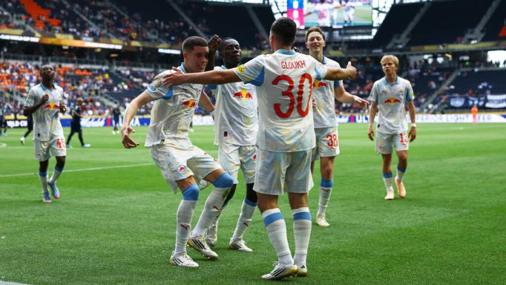 Oscar Gloukh celebra gol ante Tuzos