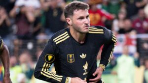 Santiago Gimenez lamenta que hayan anulado su gol, aunque asegura que México cumplió ante Costa Rica