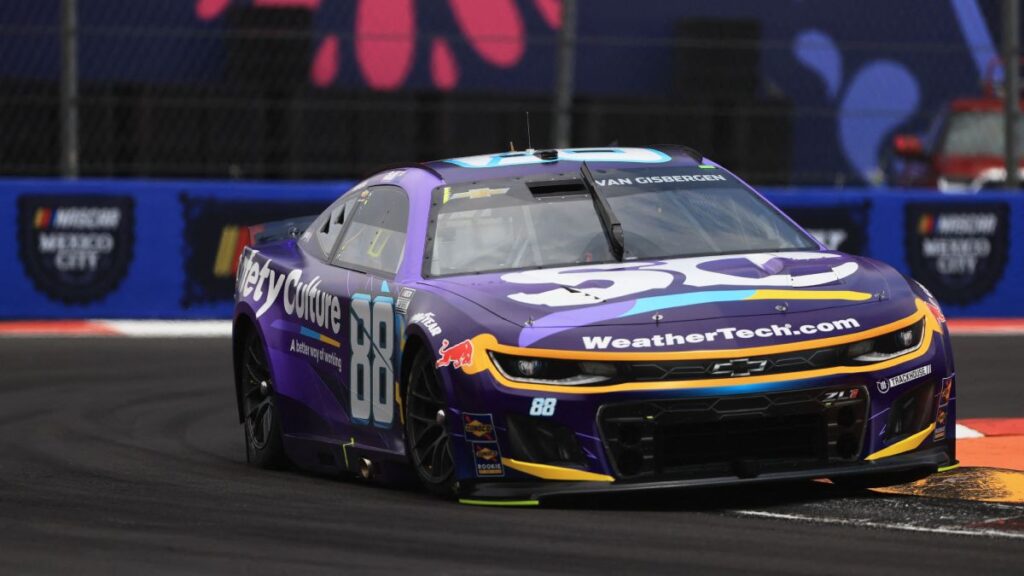 Shane Vis Gisbergen fue el más raápido de una qualy que acabó abruptamente por la lluvia