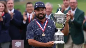 ¡J.J. Spaun se cae y se levanta para alzar la copa del US Open!