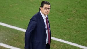 Luis Fernando Tena no tiene en mente regresar al fútbol mexicano y asegura: “Ni me han buscado, ni me iría”