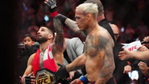 Ilia Topuria liquida en el primer round a Charles Oliveira para ser el nuevo campeón del peso ligero de la UFC