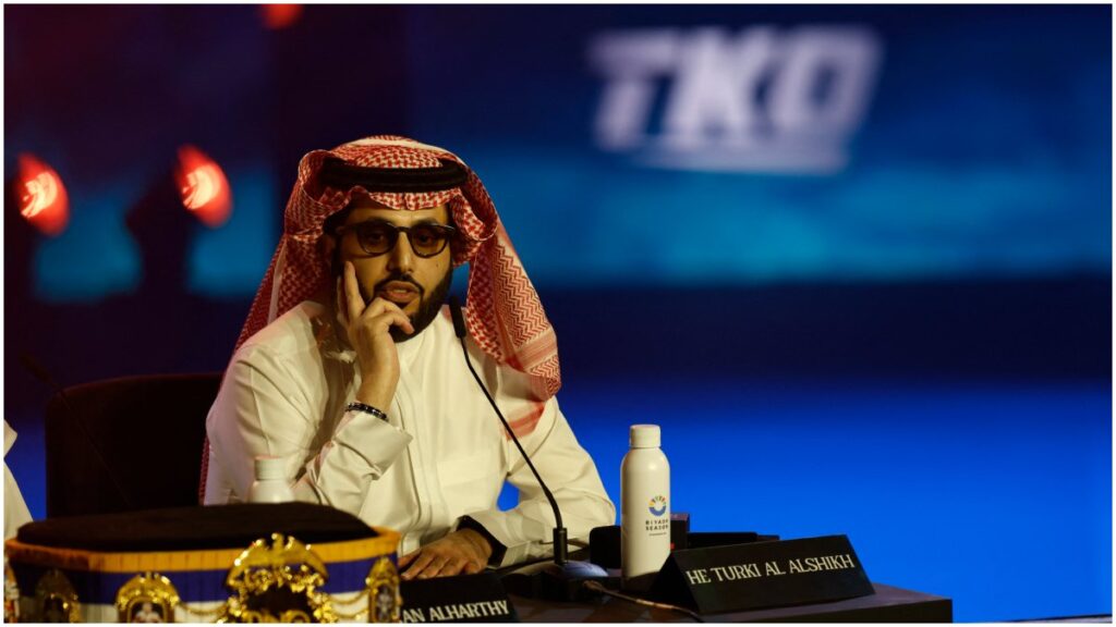 Turki Al Alshikh revela quién podría enfrentar a Canelo Álvarez | Reuters