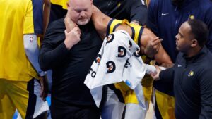 Alarmas en los Pacers: Tyrese Haliburton sale lesionado en el primer cuarto del Juego 7