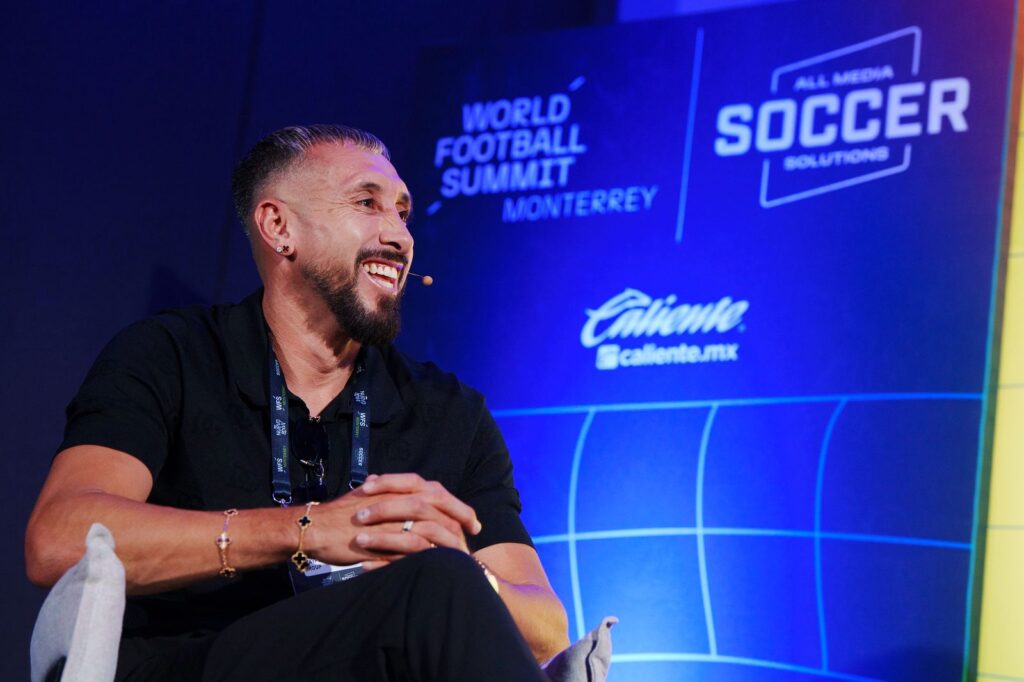 Héctor Herrera en el World Football Summit.