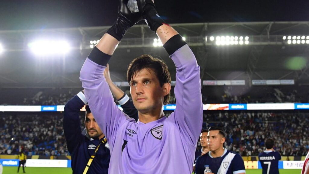 Nicholas Hagen se lesionó en el encuentro ante Guadalupe | Reuters