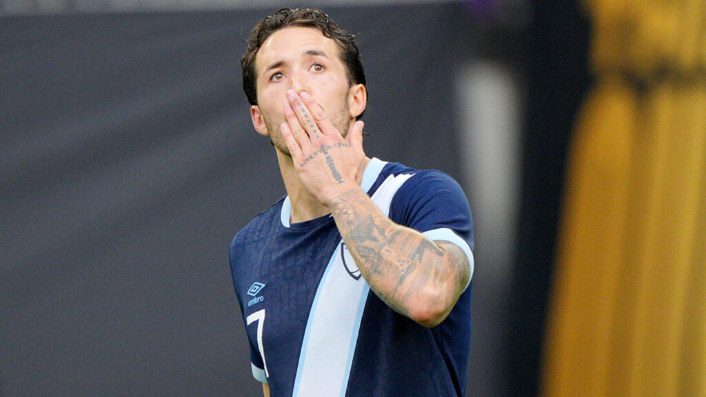 Aarón Herrera fue incluido en el Once Ideal de las semifinales | Reuters