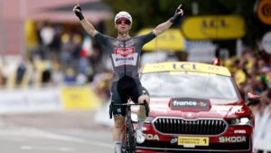 Kaden Groves gana la etapa 20 del Tour de Francia en medio de fugas, puertos y caídas