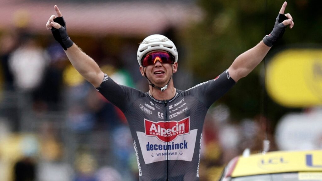 Kaden Groves celebrando su victoria en el Tour de Francia / Reuters