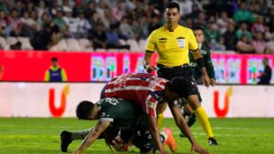 ¡Perjudican a Chivas! La Comisión de Árbitros reconoce fallo del VAR ante León