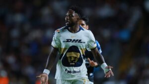 Álvaro Ángulo, suspendido dos partidos tras expulsión en el partido entre Pumas y Querétaro