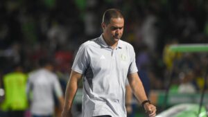 Gritos, aplausos y una casi caída: Así vivió André Jardine el juego de Necaxa y América