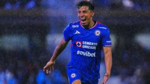 Nicolás Larcamón suma su primera victoria al frente de Cruz Azul con lluvia de goles a León