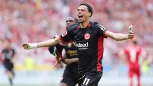 Liverpool pagaría casi 100 millones por Hugo Ekitike, en medio de la incertidumbre por Luis Díaz