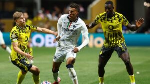 Stefan Medina y Nelson Deossa, con rendimientos opuestos en la caída de Monterrey en el Mundial de Clubes